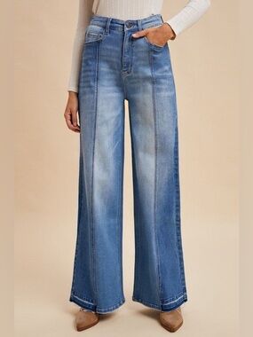 NWT Anniewear High Rise Wide Leg Jeans With Front Seam And Raw Hem Size Medium